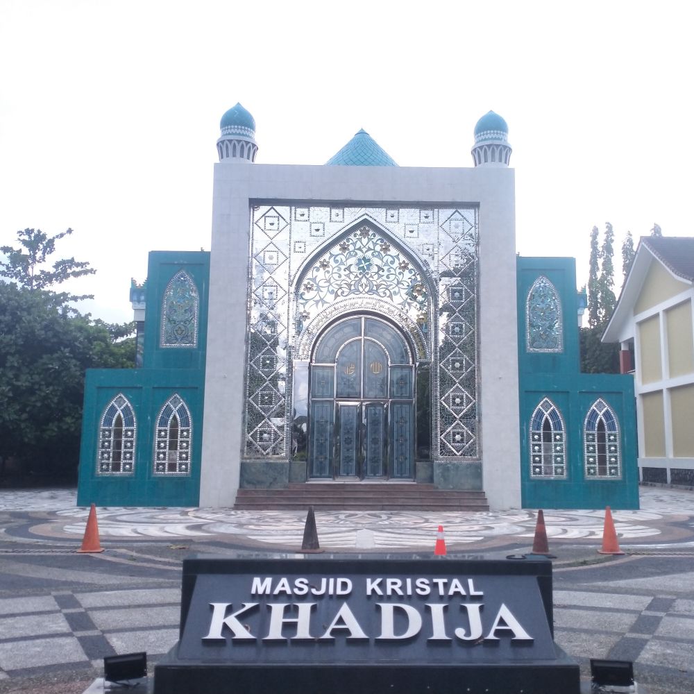 Masjid Kristal Khadija Yogyakarta, masjid mewah nan megah yang dibalut dengan ornamen kristal