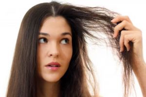 Trik melembapkan rambut mengembang dan kering hanya pakai 3 bahan dapur, bikin lembut dan antikusut