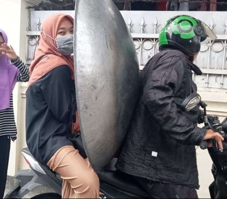 11 Potret kocak momen driver bawa barang bareng penumpang, repotnya minta ampun