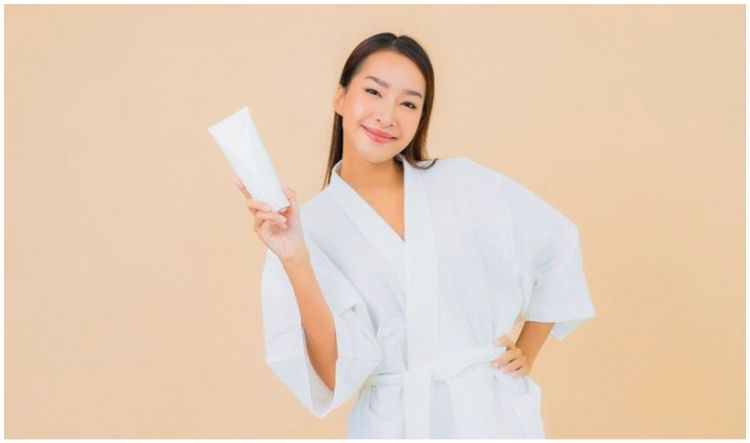 Bukan cuma rutinitas tambahan, ini 9 kelebihan rutin pakai conditioner untuk kesehatan rambut