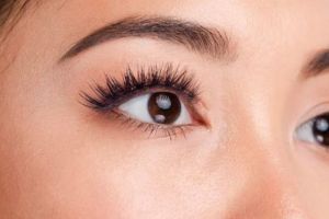 Tak perlu sulam, begini trik menghitamkan dan menebalkan alis secara alami cuma pakai 3 bahan dapur