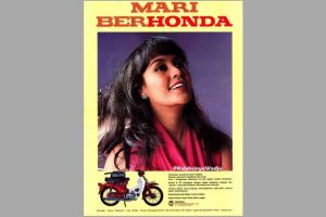 Model iklan motor ini mertua vokalis musik rock, ini 11 potret lawasnya kala jadi penyanyi top 60-an