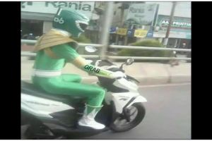 11 Potret kocak kostum driver ojek online ini nyeleneh banget, bikin bingung