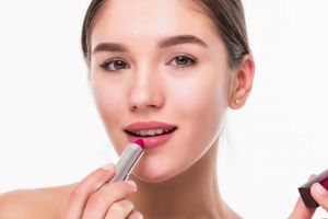 Tak perlu modal, begini cara membuat lip tint sendiri hanya pakai 2 bahan makanan