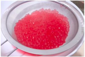 Trik merebus sagu mutiara agar hasilnya bening, mengembang sempurna, dan tidak lengket