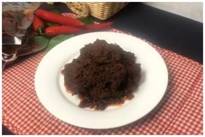 Trik mengaduk rendang ini bikin nggak gosong dan lengket di wajan saat memasak, daging pun tak hancur