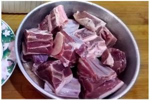 Trik ampuh hilangkan bau prengus di daging kambing cuma pakai 2 bahan dapur