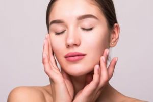 Hanya dalam hitungan detik kulit kembali kencang, begini trik face lifting agar wajah tampak awet muda