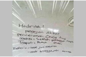 Tingkahnya absurd abis, 11 tulisan lucu di papan tulis ini bikin nyengir sambil geleng kepala