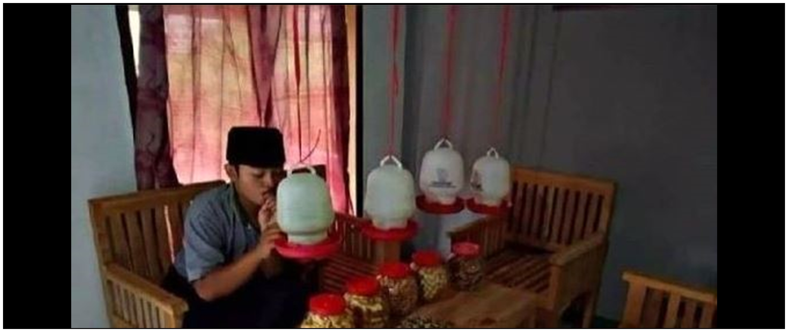 11 Penampakan kocak ruang tamu saat Lebaran ini bikin mikir dua kali ingin mampir