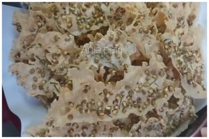 Tanpa direbus dulu, begini trik agar adonan peyek kacang hijau renyah dan tak keras setelah digoreng