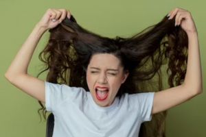 Mengurangi kerontokan dan kebotakan, begini trik melebatkan rambut hanya pakai 1 jenis daun