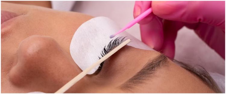 Cara Menggunakan Maskara Tanpa Bulu Mata Anda Melekat