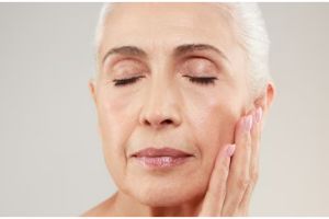 Nggak perlu krim wajah, ini trik membuat masker antiaging untuk cegah kerutan pakai 2 bahan dapur