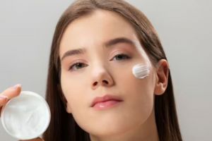 Kulit auto kenyal dan lembap, ini cara membuat krim malam untuk atasi wajah kendur pakai 2 bahan alami