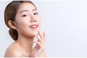 9 Rekomendasi exfoliating toner lokal di bawah Rp 200 ribu, bikin cerah dan samarkan tekstur wajah