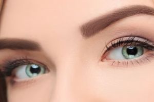 Tanpa eyeliner, begini trik membuat soft wing liner hanya pakai 1 alat untuk pemula