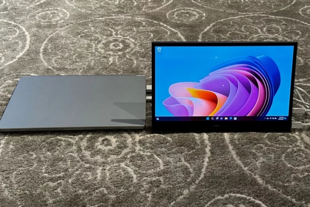 Cara menghubungkan monitor eksternal pada laptop meski layar built-in tertutup