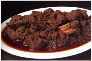 Trik bikin rendang ala rumah makan Padang yang lezat, hitam pekat, dan tidak mudah hancur