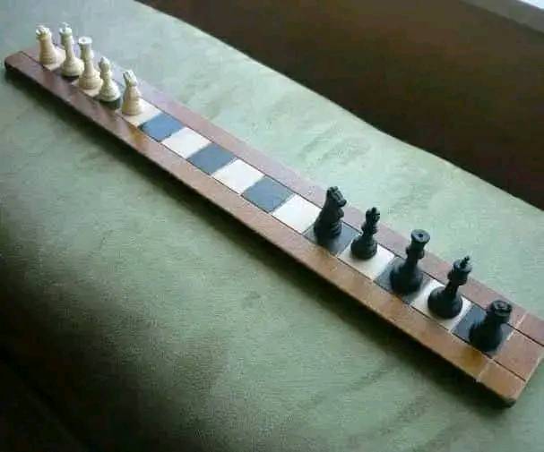 21 Potret kocak bentuk papan catur nyeleneh ini bikin yang main senyum datar