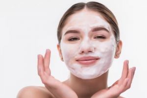 Hanya butuh 1 jenis bahan makanan, begini cara membuat face mask untuk atasi wajah kering