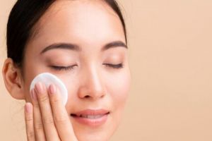 Autosegar dan bebas jerawat, begini cara membersihkan wajah pakai face cleanser dari 2 bahan alami