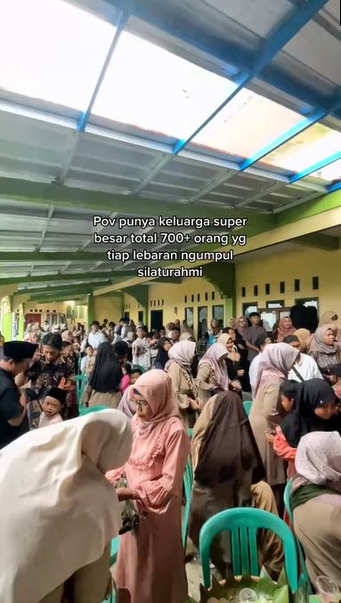 Viral momen halalbihalal Lebaran keluarga super besar, yang datang 700 orang sampai bikin daftar hadir