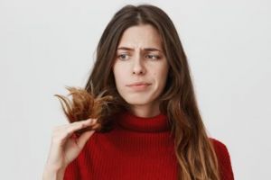 Hanya pakai 2 bahan alami, ini cara lembutkan rambut yang patah dan bercabang akibat diwarnai