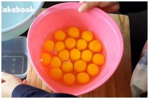 Cara simpan kuning dan putih telur buat baking, awet 3 hari dan tetap ampuh bikin kue mengembang