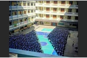11 Potret kocak saat upacara bendera di sekolah ini penampakannya bikin senyum kecut
