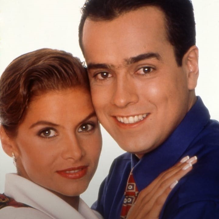 Jadi tunangan Armando di Betty La Fea, intip 9 potret mesra Marcela dengan pasangan asli