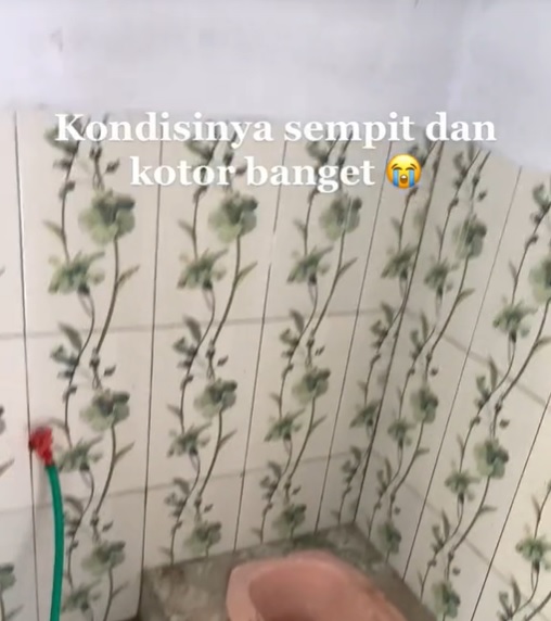 Kamar mandi rumah subsidi sempit dan kumuh ini dimakeover jadi beda total, hasilnya estetik pol
