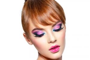 Mata jadi terlihat tajam, ini trik bikin cat eye bak MUA profesional cuma pakai 1 alat