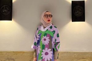 Tampak awet muda meski usia 49 tahun, ini 5 rahasia perawatan wajah ala Melly Goeslaw