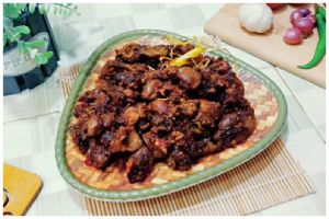 Tanpa diungkep, ini trik masak hati ampela goreng agar bumbu meresap dan minyak tak meletup