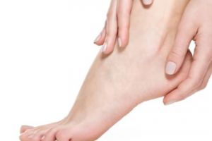 Tak perlu beli krim pemutih, 9 bahan alami ini bisa mencerahkan mata kaki yang menghitam