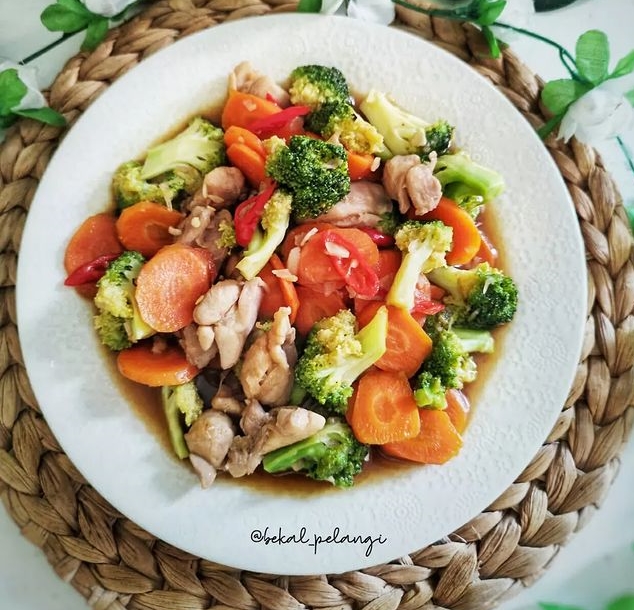 Resep brokoli ayam lada hitam ala rumahan, enak, simpel, dan mudah ditiru