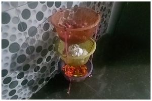 Cuma pakai 2 alat sederhana, begini cara mudah bikin rak bumbu dapur