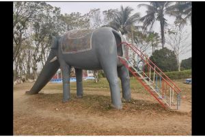 Nggak lucu tapi aneh, 11 potret kocak patung hewan di taman ini bentuknya nyeleneh abis