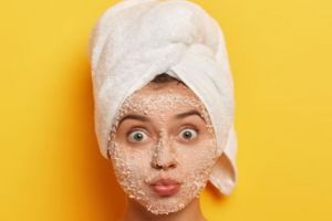 Cara membuat scrub untuk haluskan kulit ini cuma butuh 5 bahan dapur, bantu hempas komedo