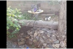 Nyeleneh abis dan bikin geregetan, 11 potret kocak meja kerja ini desainnya tampak asal-asalan