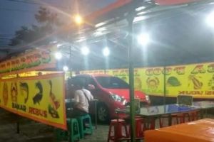 11 Potret kocak kendaraan parkir sembarangan ini bikin ketawa kesal, minta ditampol ya?