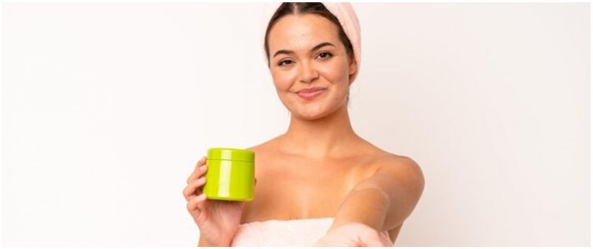 Hempaskan jerawat di badan, ini 9 kelebihan lakukan body scrub se