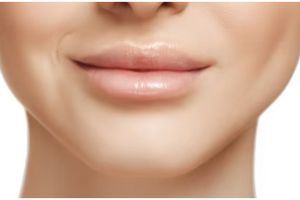 Trik bikin bibir jadi lebih plump dan sehat ini cuma pakai 1 bahan dapur