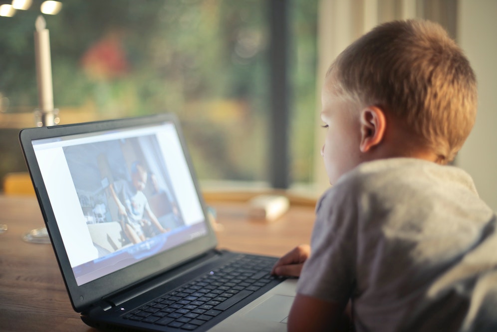 Nggak perlu bingung, ini cara sederhana upload & download video di Google Drive via HP dan laptop