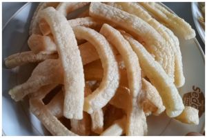 Trik goreng kerupuk rambak supaya mekar sempurna, nggak keras, dan tak menyerap minyak