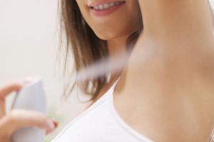 Nggak perlu beli, ini cara hilangkan bau badan pakai deodoran spray dari 1 bahan alami