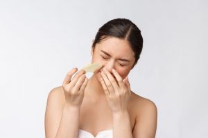 Hanya pakai 1 alat tulis, begini trik atasi komedo pada hidung agar kembali bersih