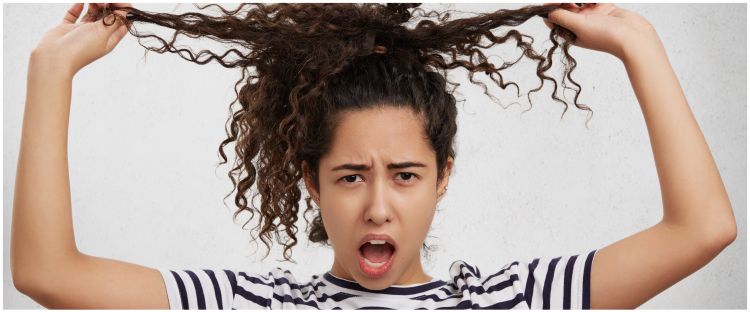 Hanya pakai 3 bahan makanan, begini trik melembutkan rambut keriting agar mudah diatur