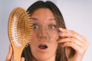 Nggak perlu beli produk mahal, begini cara atasi rontok pakai hair oil dari 1 jenis daun